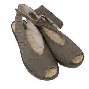 NWOB FLY LONDON Yala Women's Perforated Sandals, in Khaki, Size 38W.